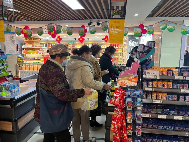 五一假期 我市菜篮子货丰价稳，日用百货销售红火